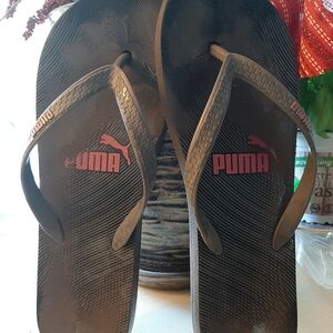 COPY - FREE IN BUNDLE PURCHASE  Puma Black and Pink Flip Flops